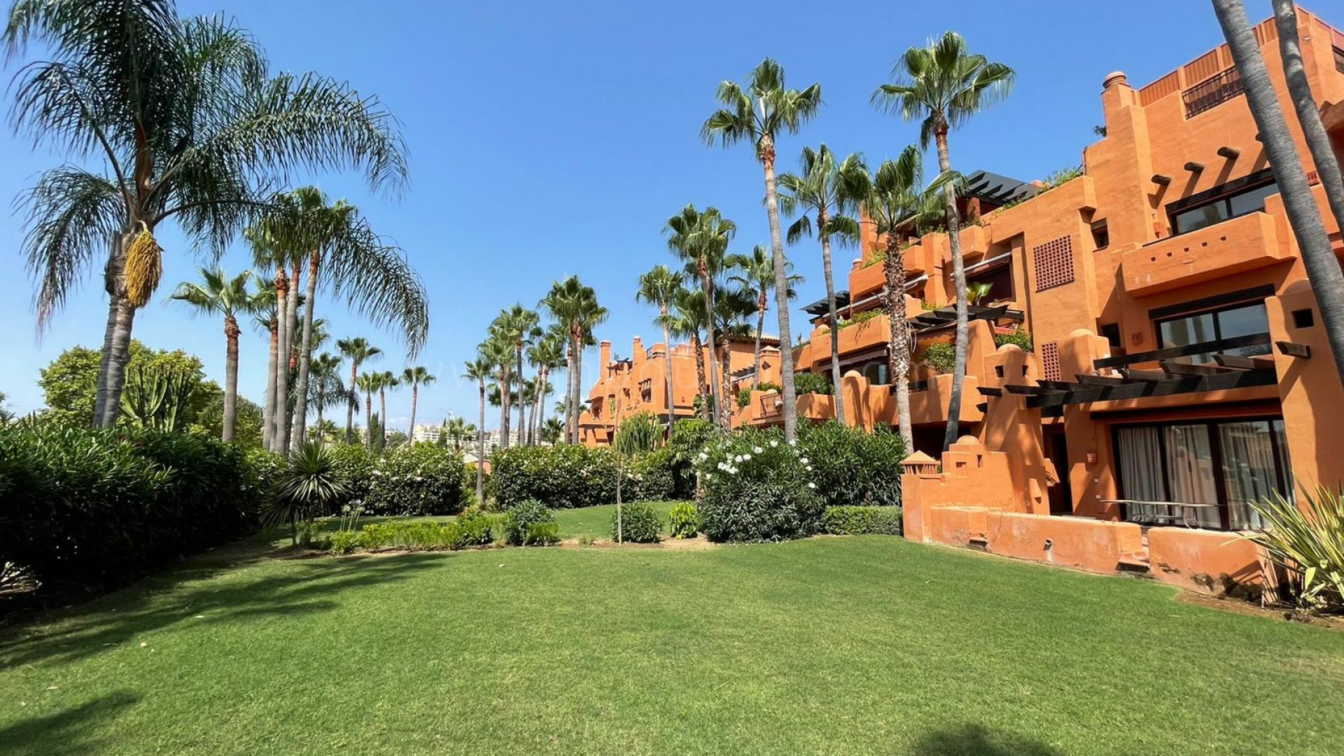 Wonderful south facing apartment in Alzambra for rent