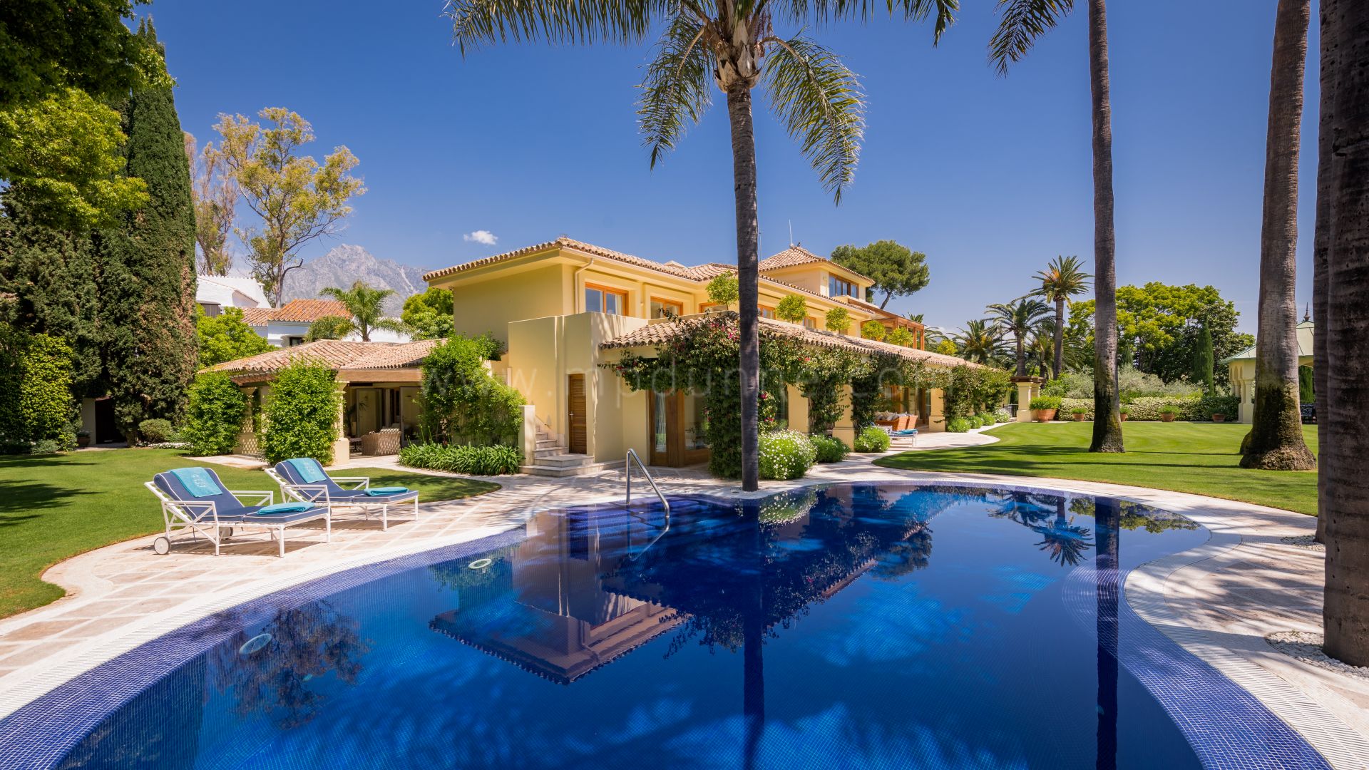 Detached Villa in Marbella Club for holiday rentals