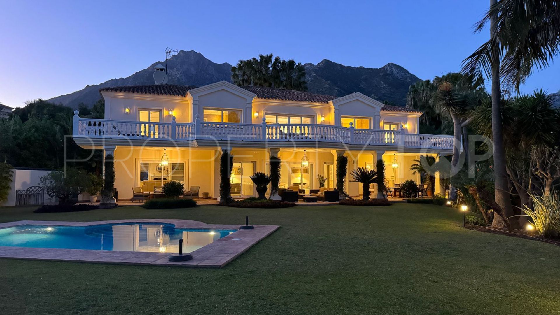 Villa a la venta en Sierra Blanca de 6 dormitorios