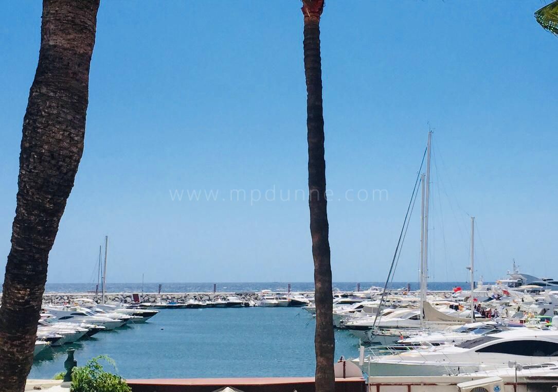 Wohnung in Erster Reihe mit Meerblick in Puerto Banús