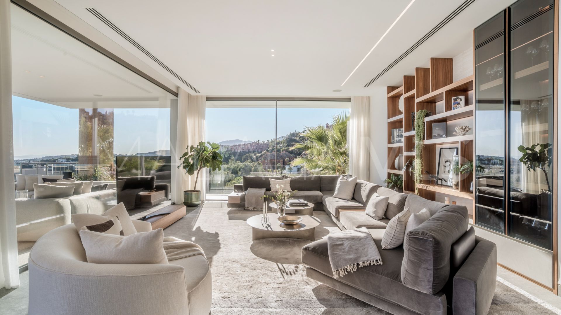 The Hills 6 bedrooms villa for sale