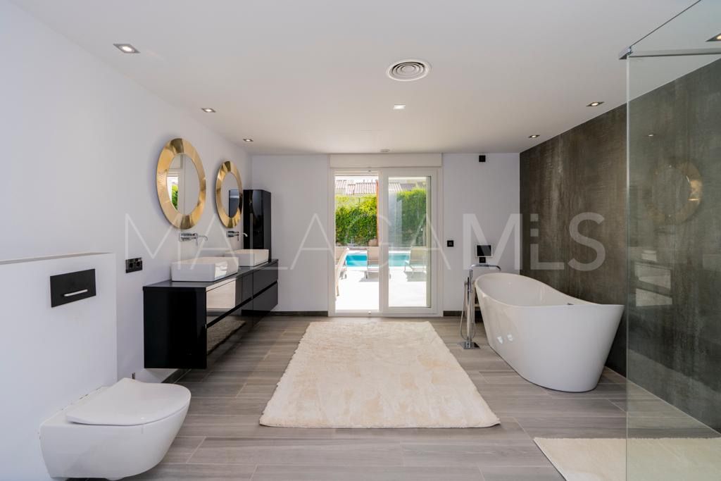 Villa for sale in Atalaya Golf