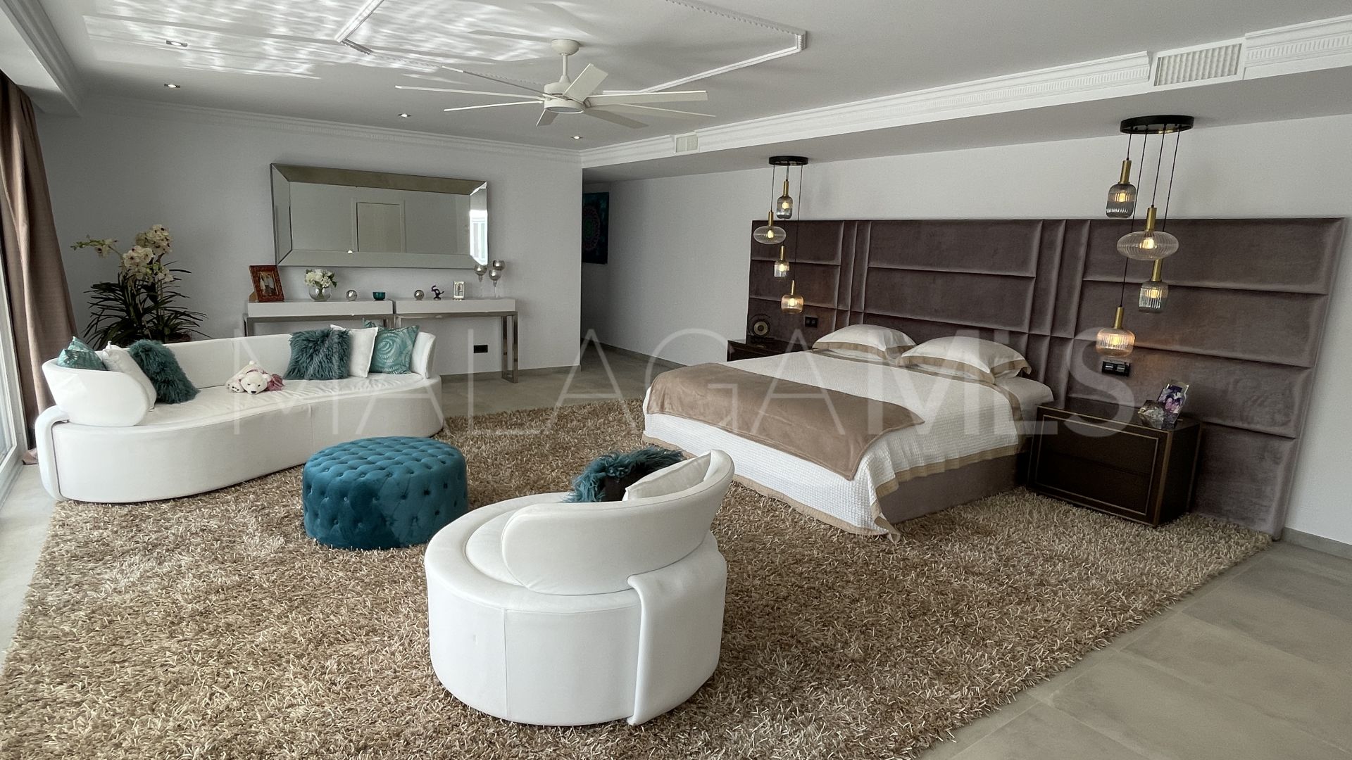 Villa for sale in Atalaya Golf