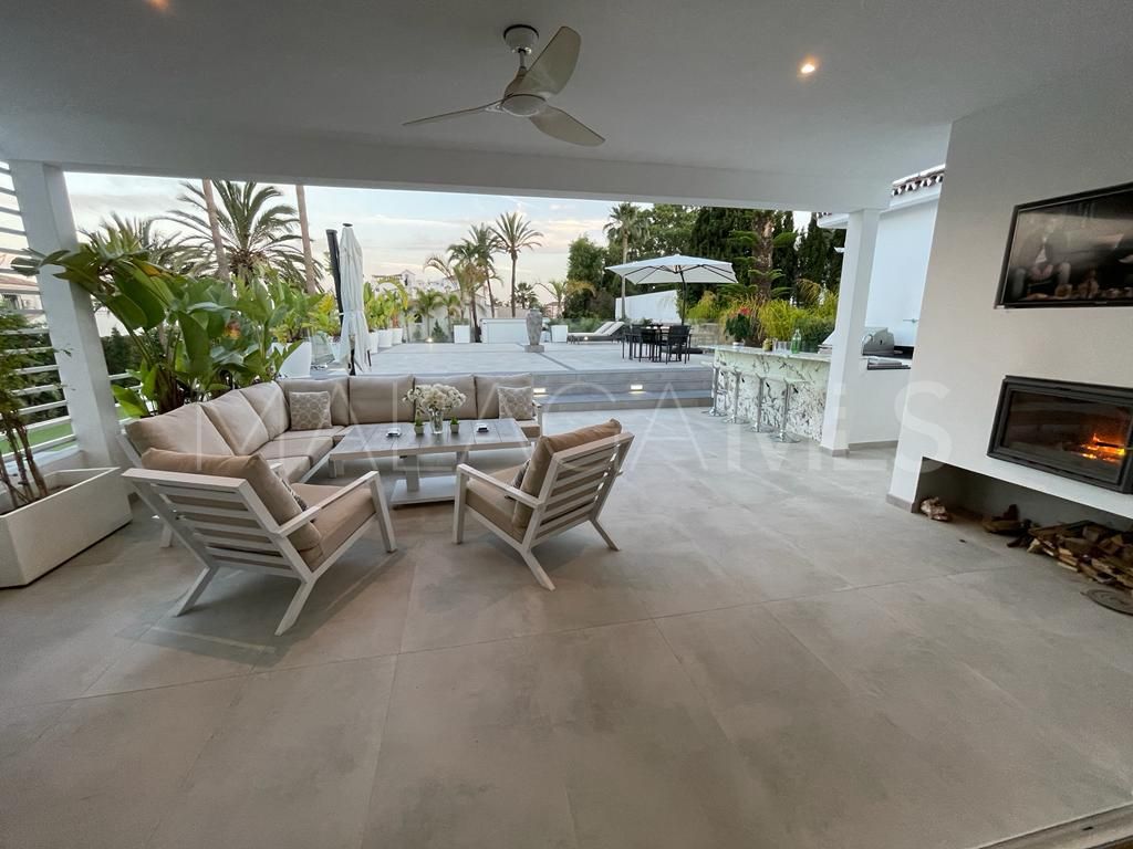 Villa for sale in Atalaya Golf