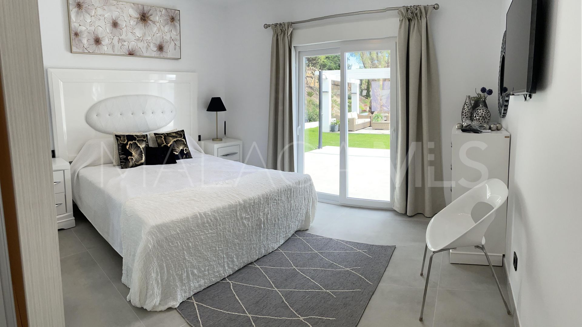 Villa for sale in Atalaya Golf