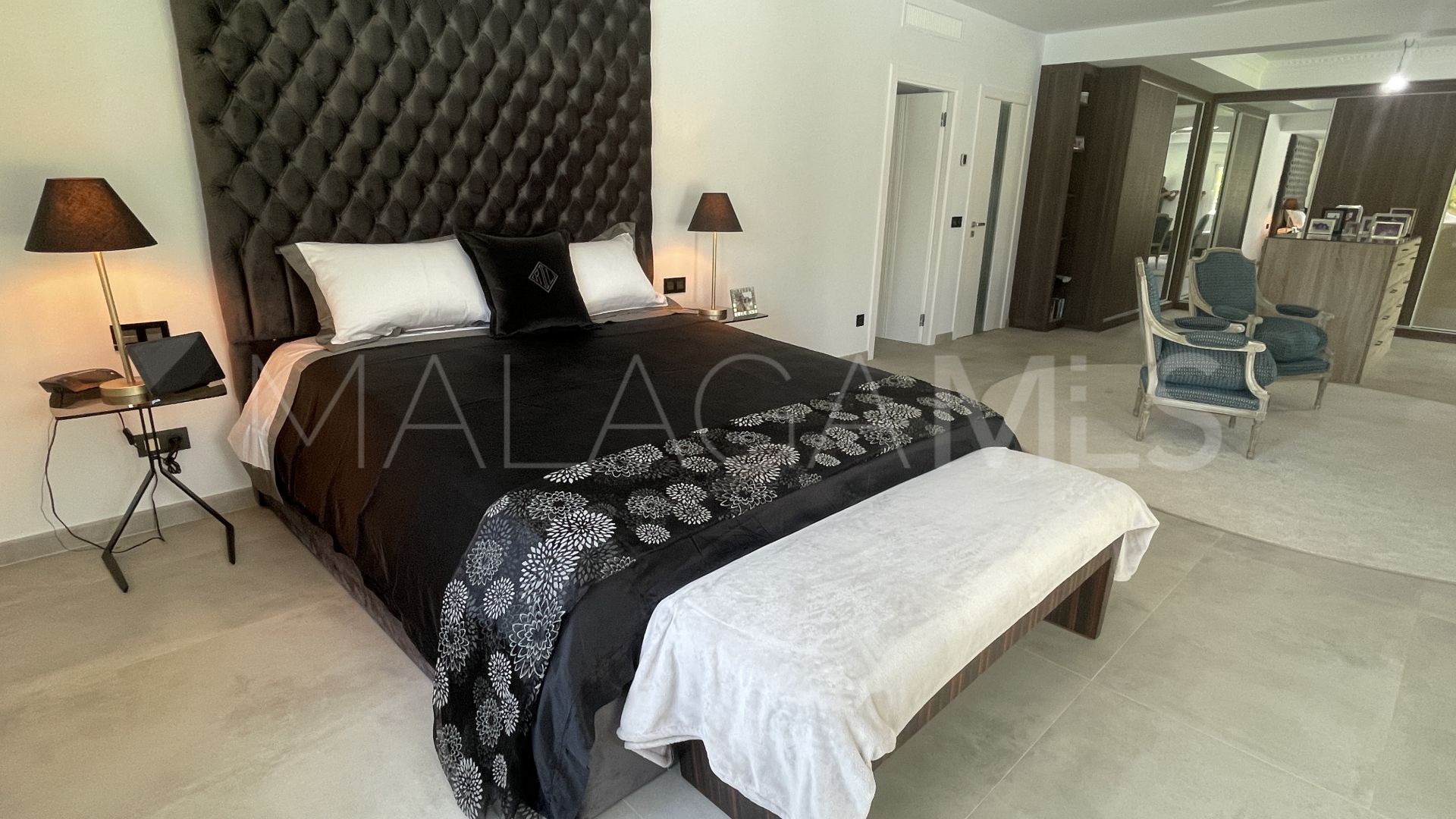Villa for sale in Atalaya Golf