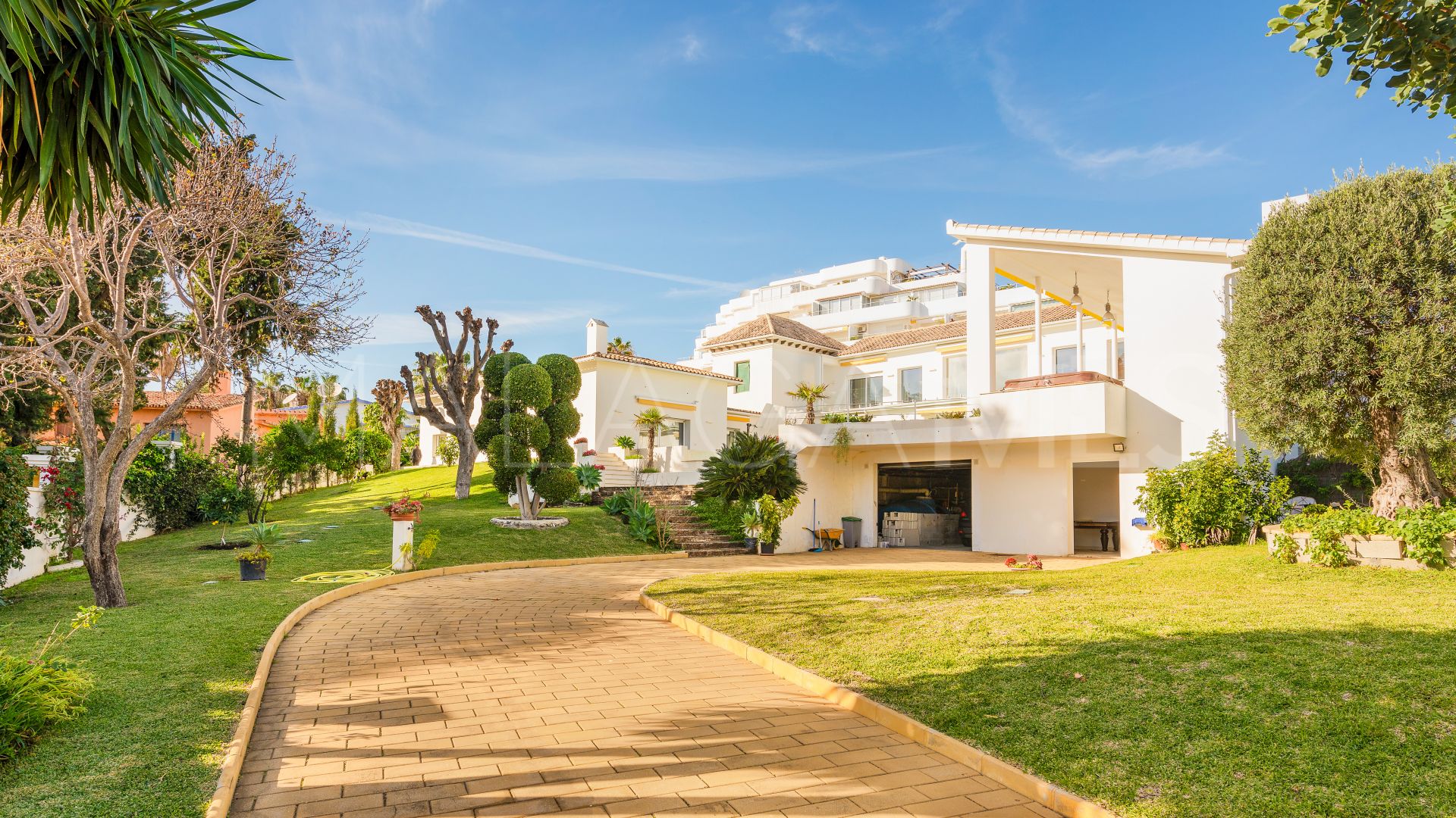 Villa for sale in Guadalmina Alta