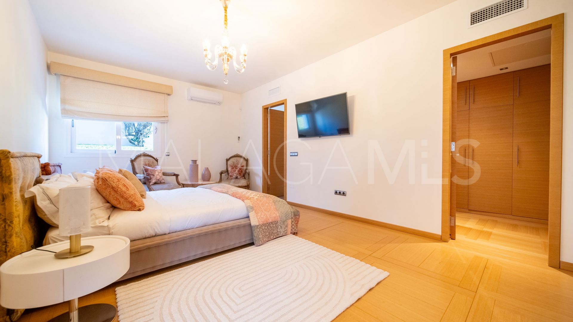 Villa for sale in Guadalmina Alta