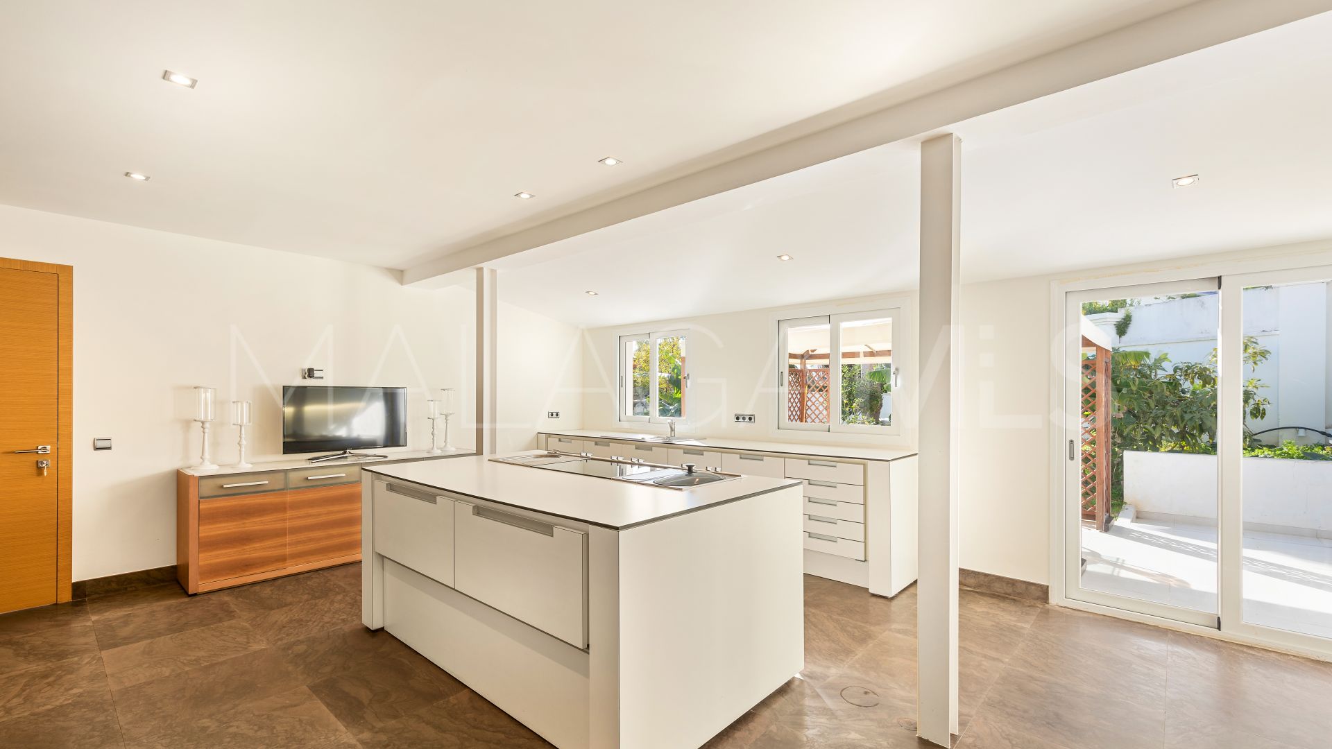 Villa for sale in Guadalmina Alta