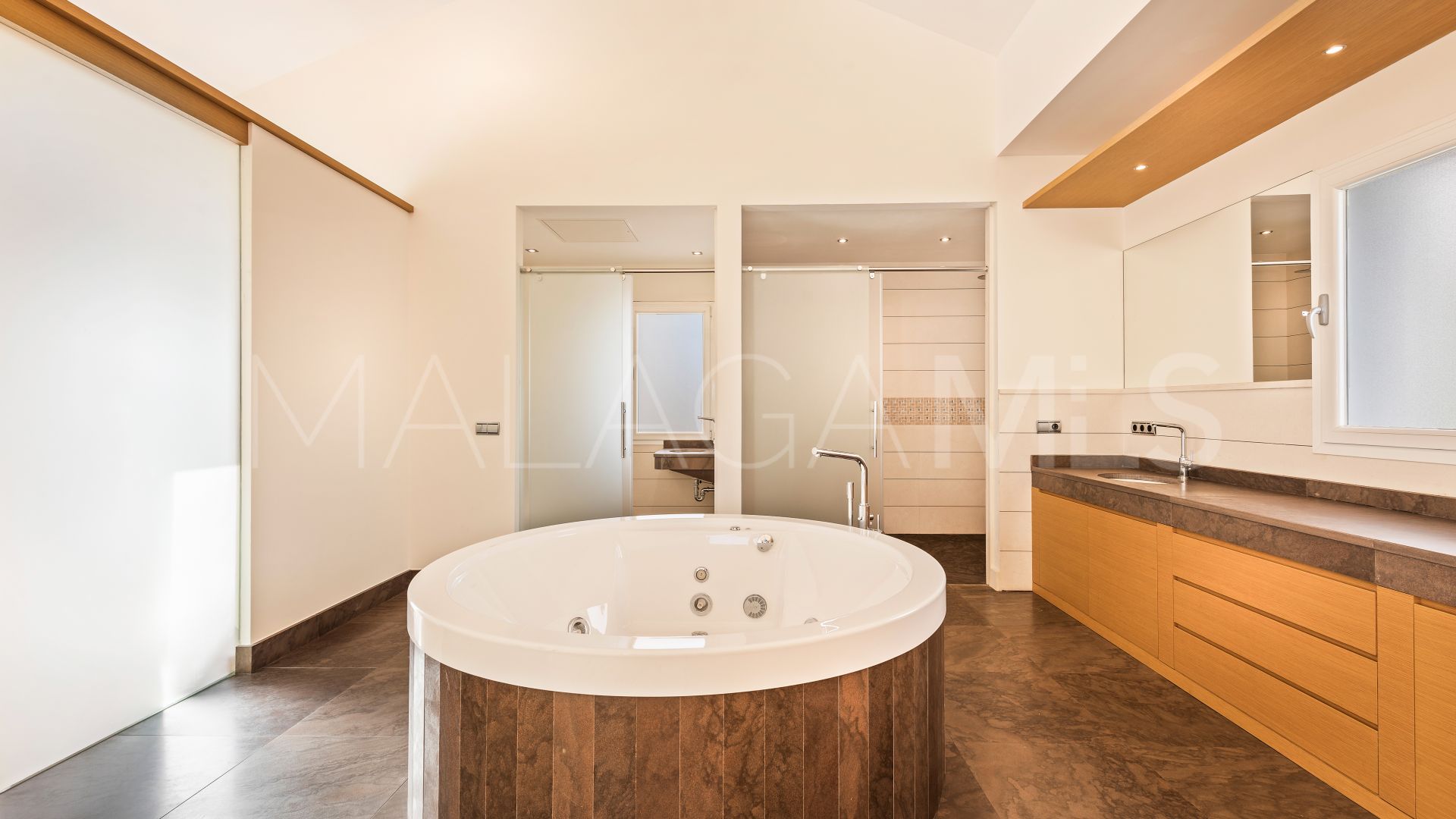 Villa for sale in Guadalmina Alta