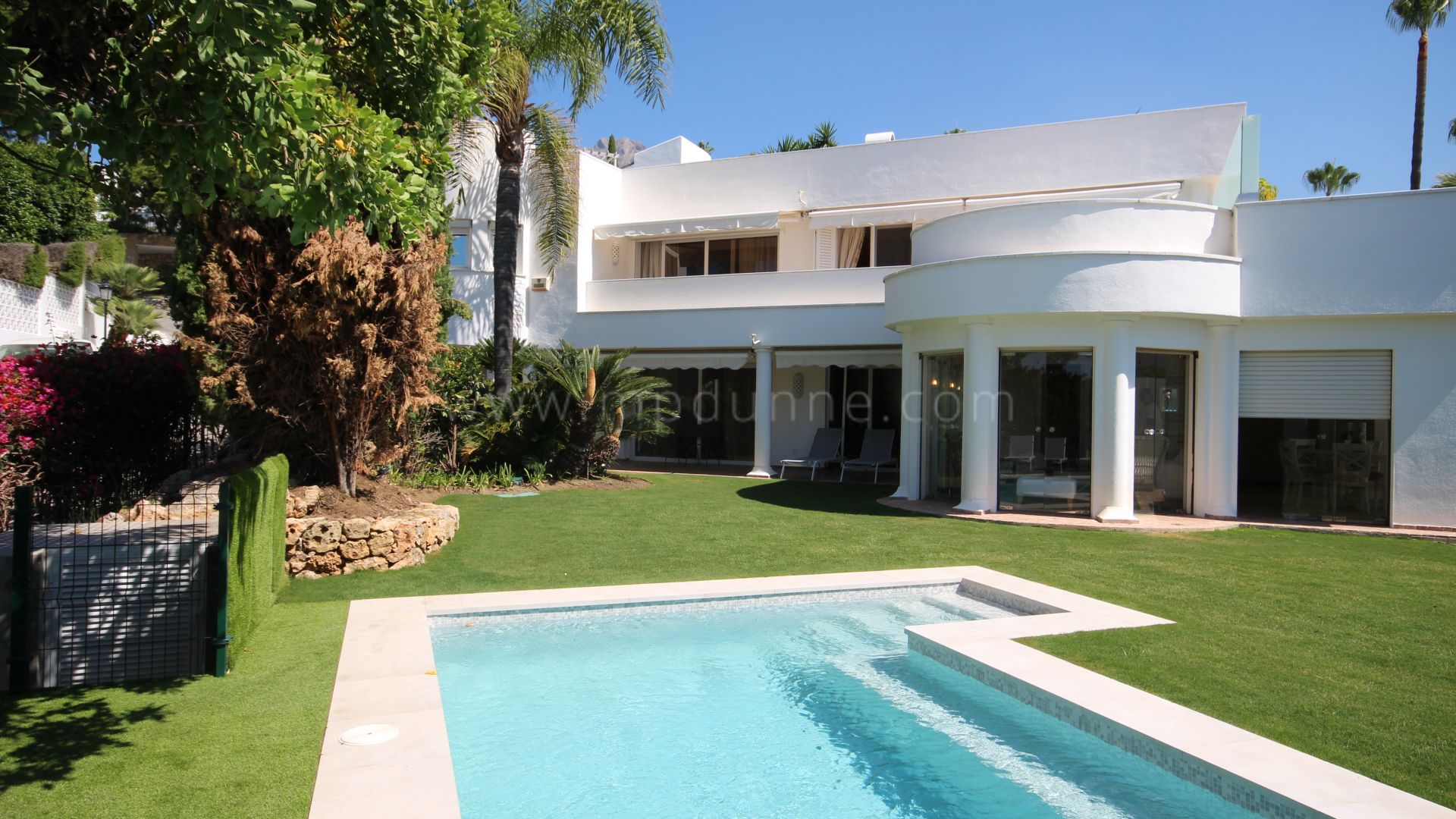 Villa con vistas al mar en Altos Reales, Marbella