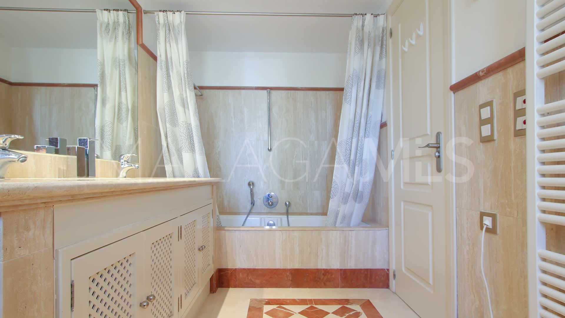 For sale Mirador del Paraiso town house