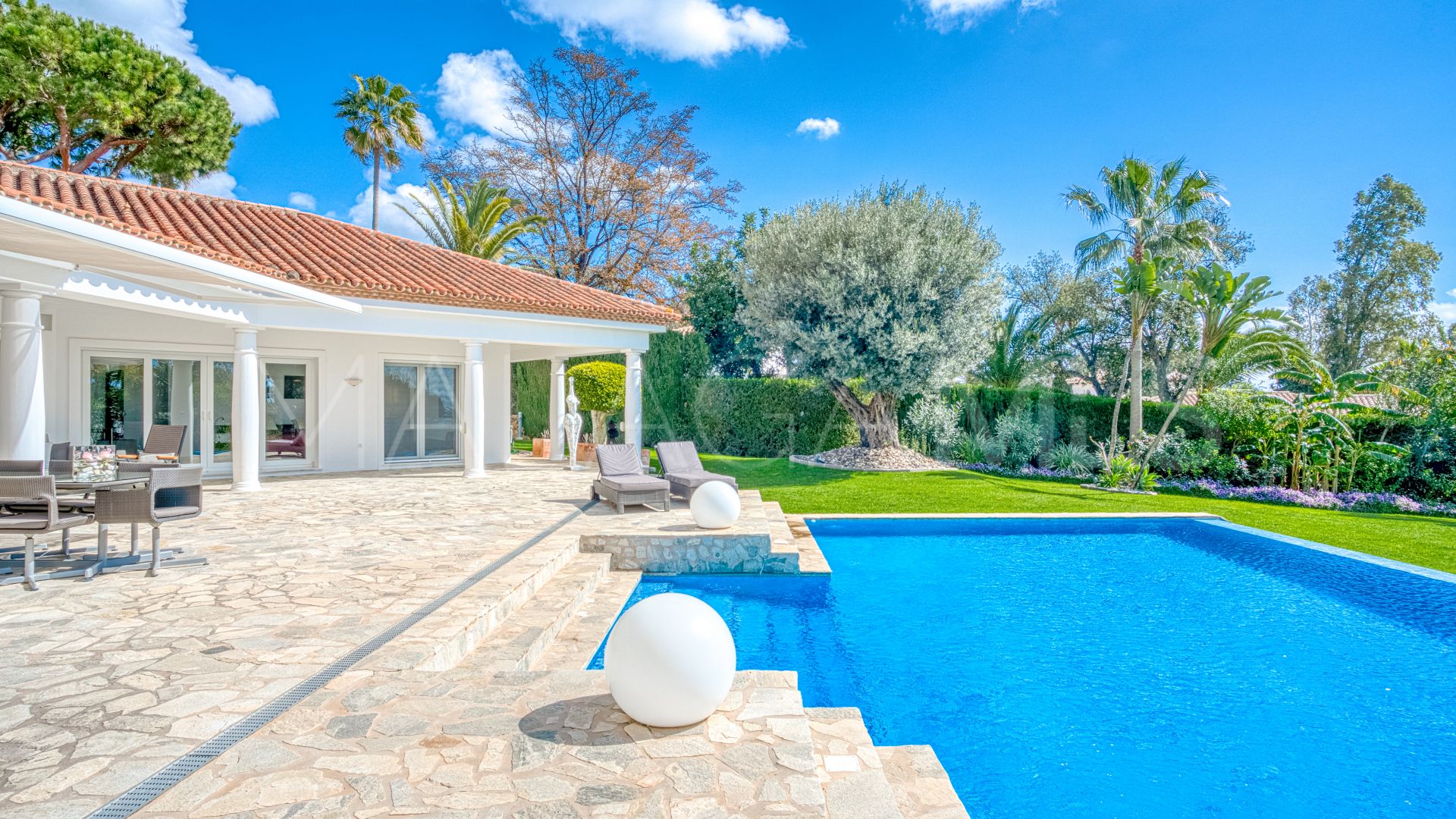 Villa for sale in Hacienda las Chapas