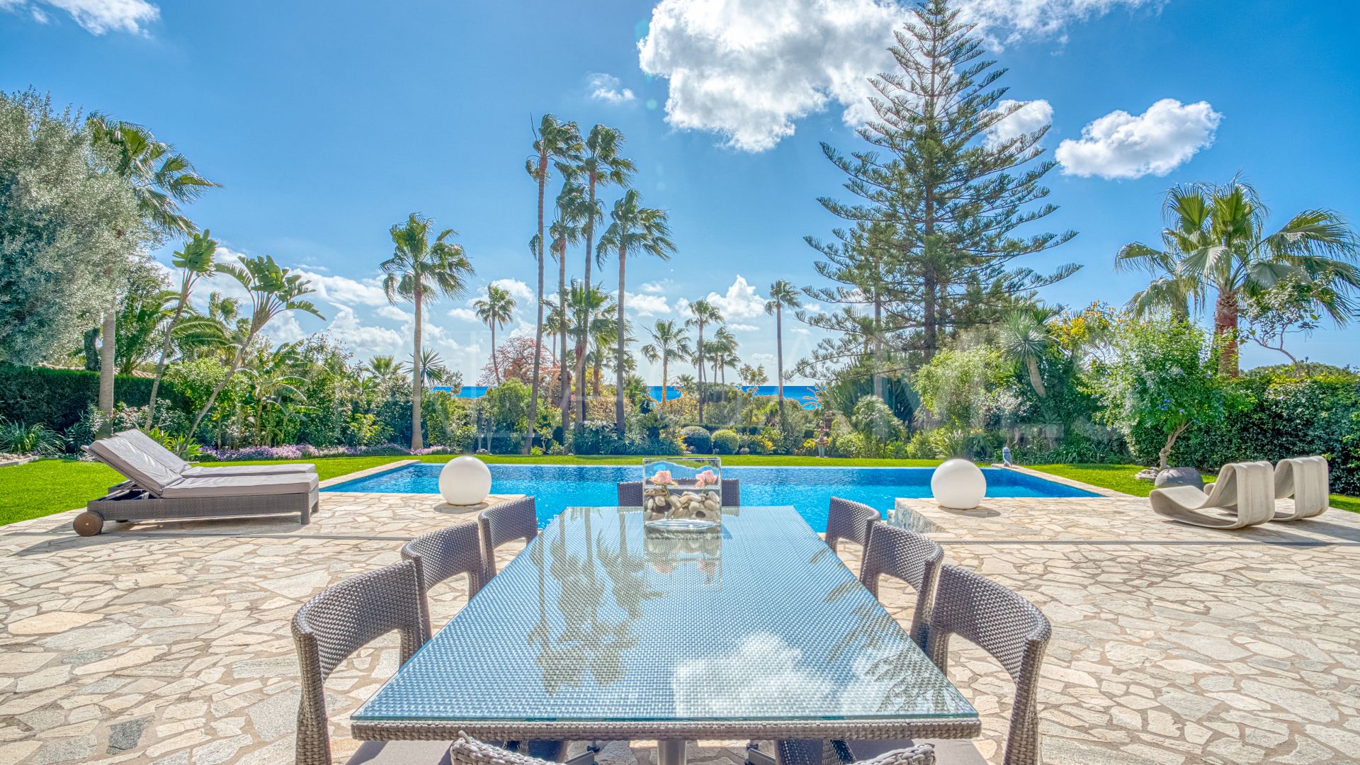 Villa for sale in Hacienda las Chapas