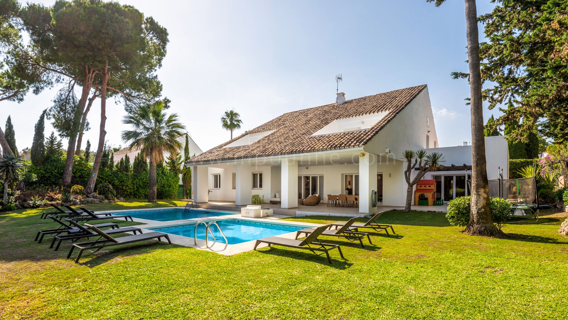 Holiday Rental Villa Near Puerto Banús and the Sea