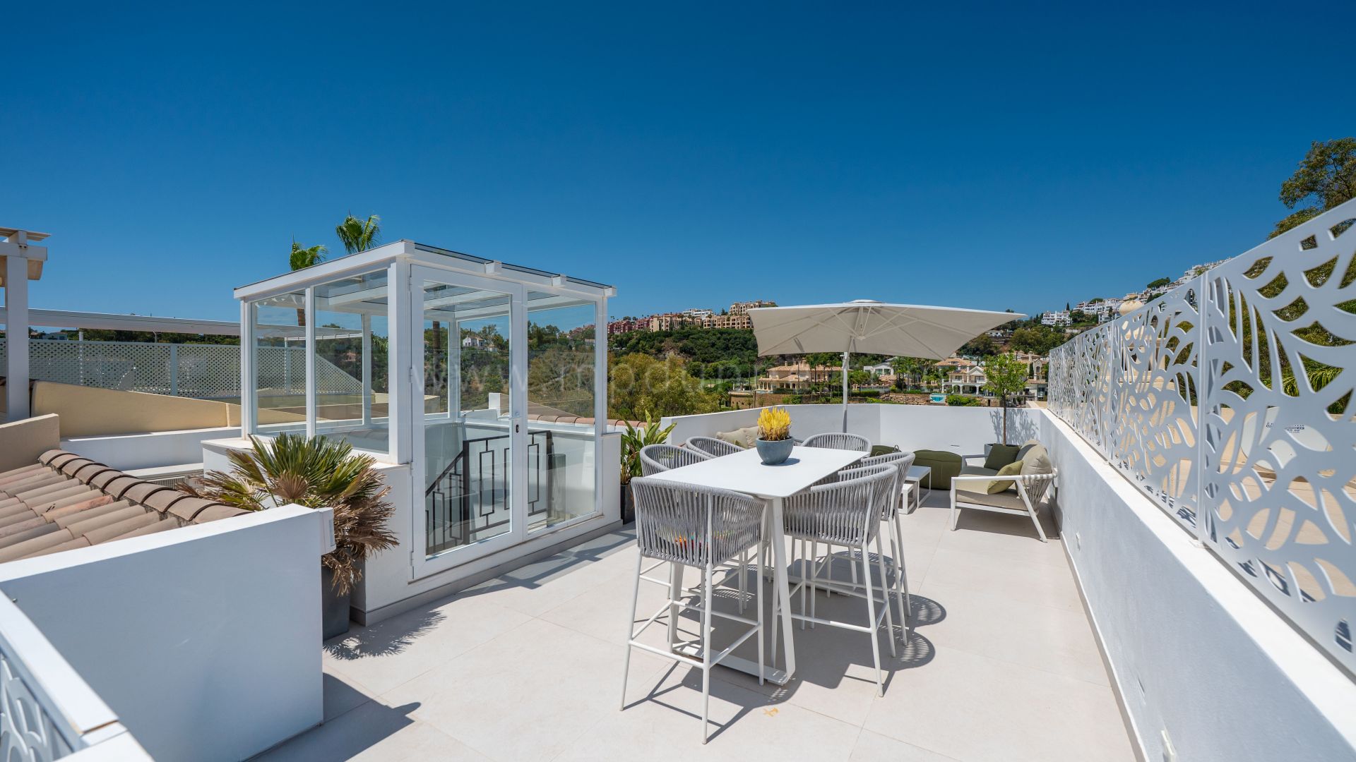 Elegante Adosado con Vistas Panorámicas en La Quinta Hills, Benahavís