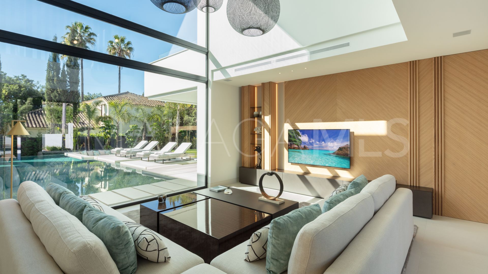 Villa for sale in Las Brisas