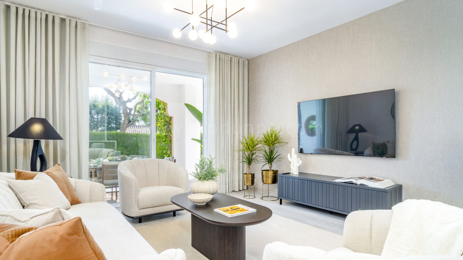 Apartamento en Planta Baja con Jardín en Nueva Andalucía