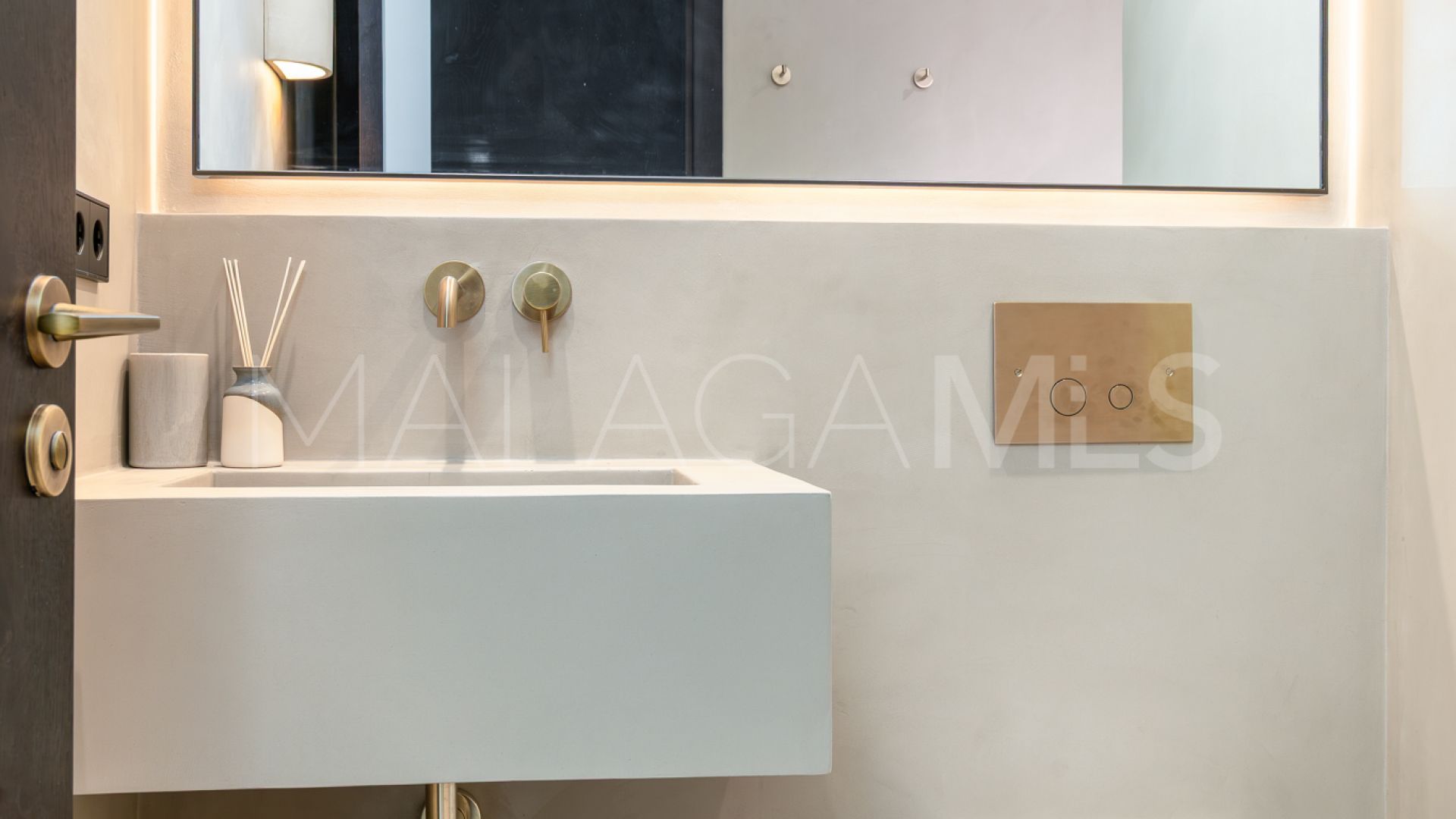 For sale apartment in Oasis de Marbella