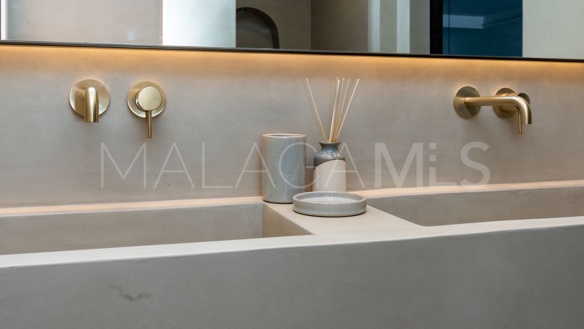 For sale apartment in Oasis de Marbella