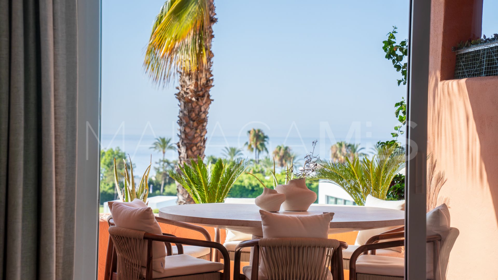 For sale apartment in Oasis de Marbella