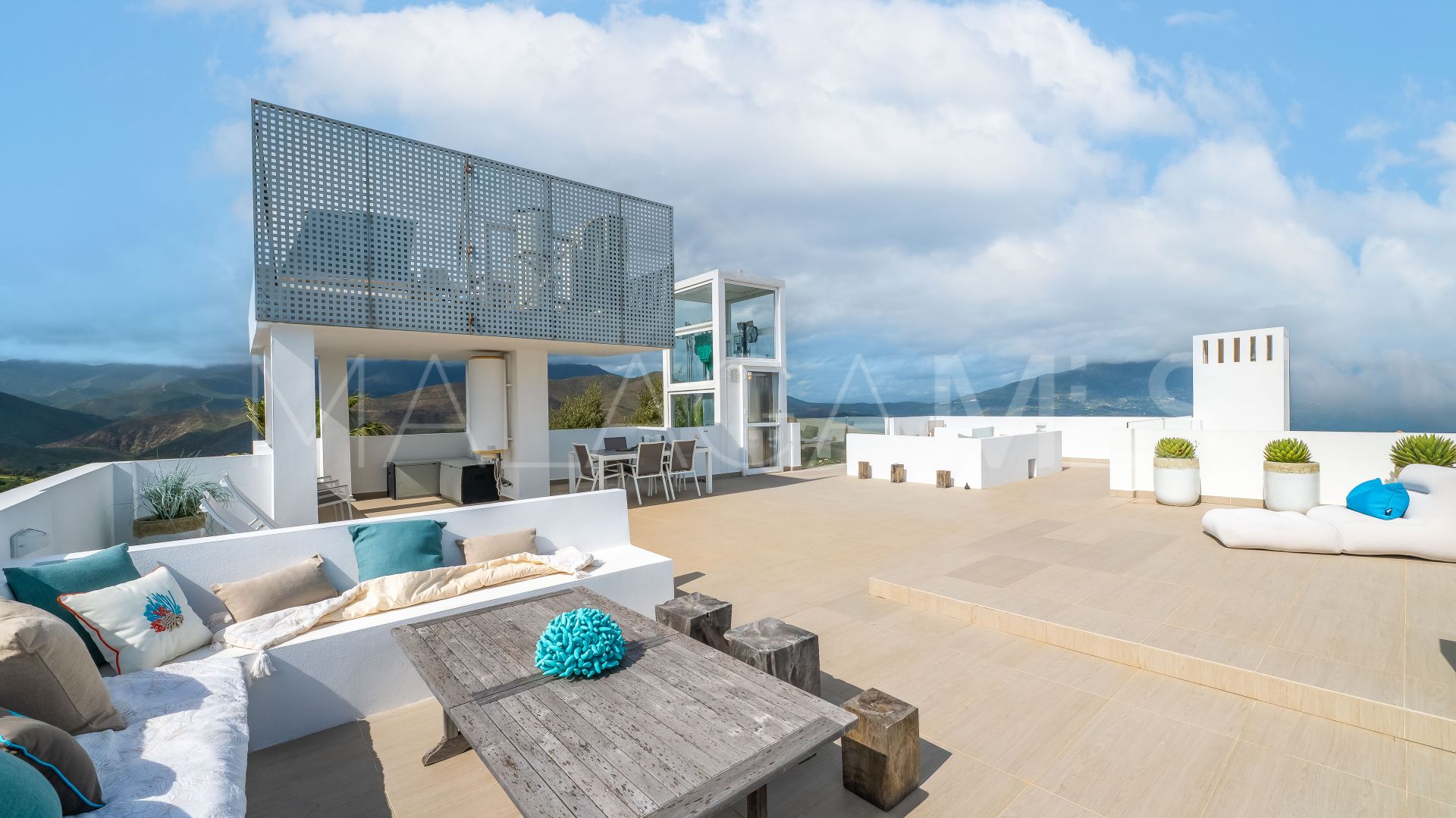 Villa for sale in La Mairena