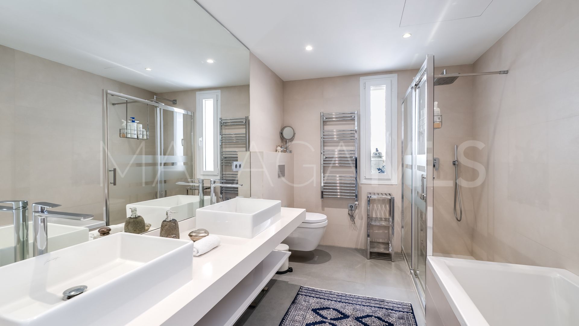 Villa for sale in La Mairena