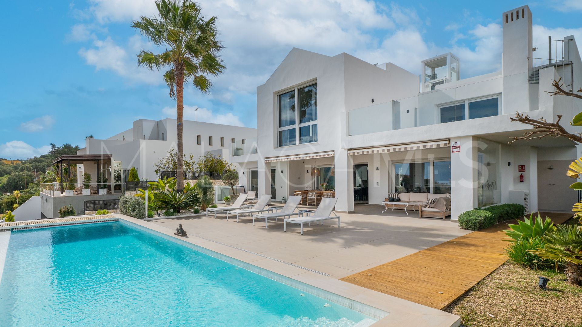 Villa for sale in La Mairena