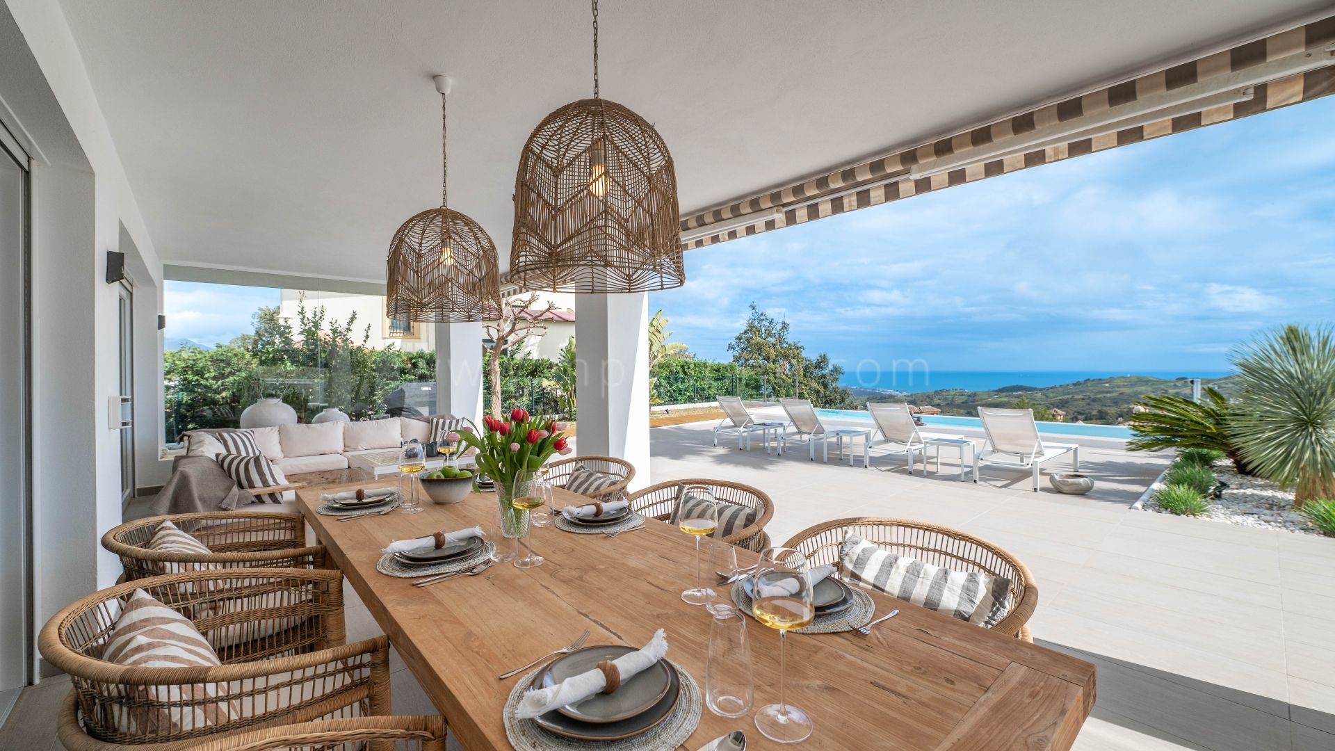 Villa de Cinco Dormitorios con Vistas Panorámicas en La Mairena