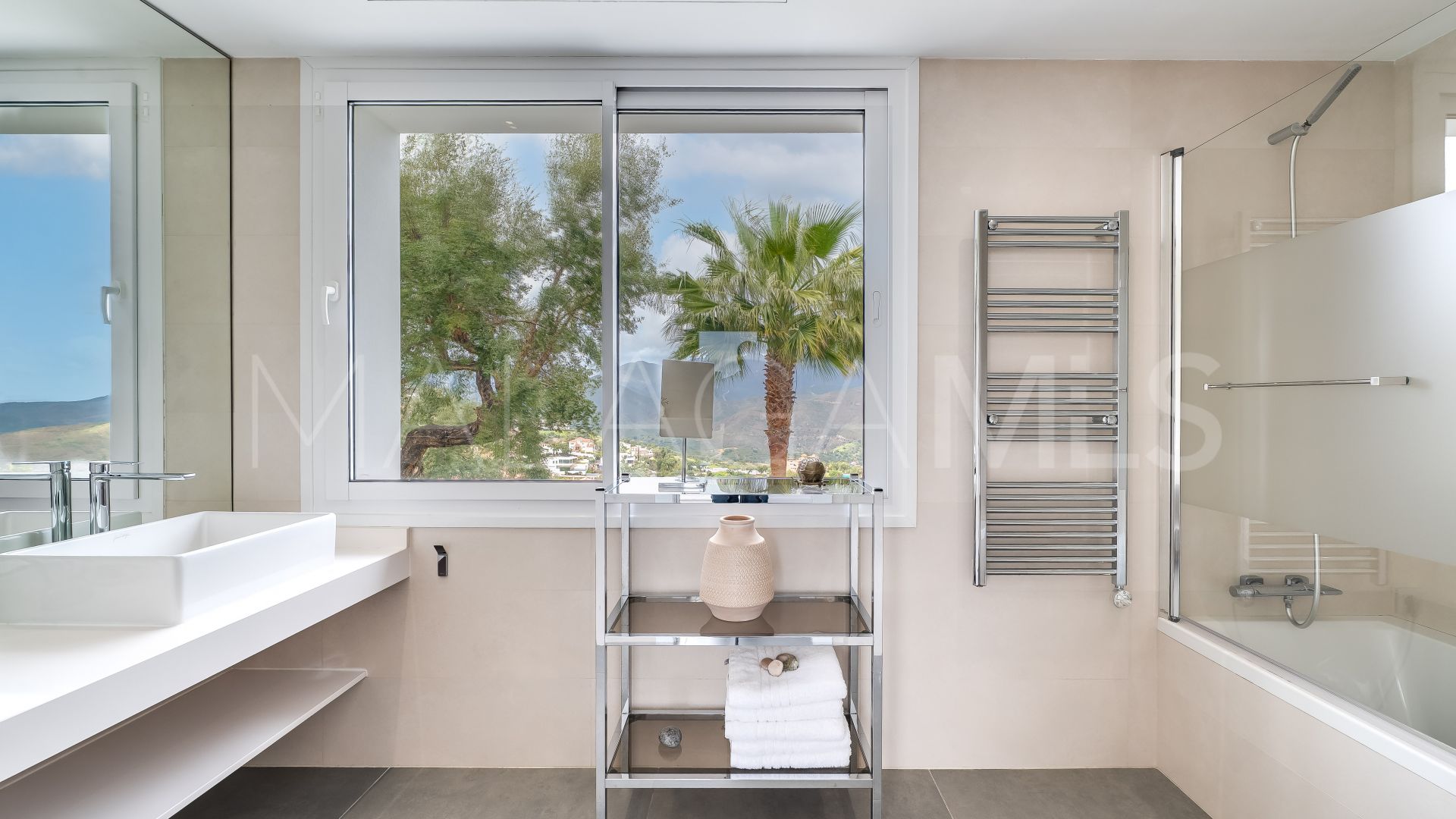 Villa for sale in La Mairena