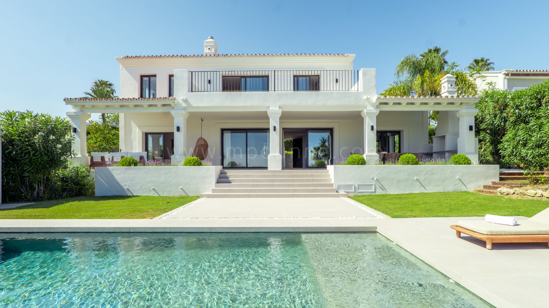 Five Bedroom Villa with Sea Views in Nueva Andalucía