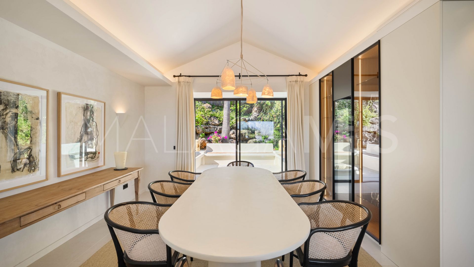 Villa for sale in Nueva Andalucia