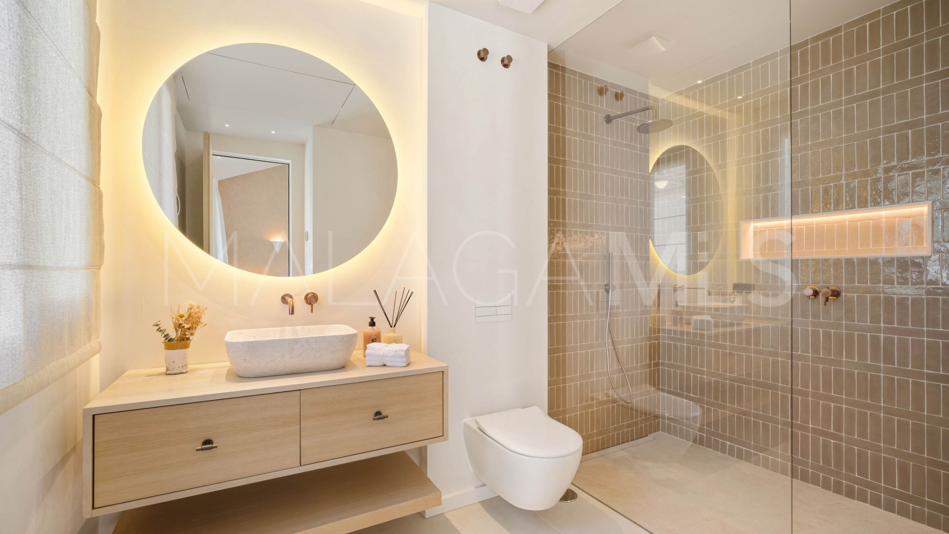 Villa for sale in Nueva Andalucia