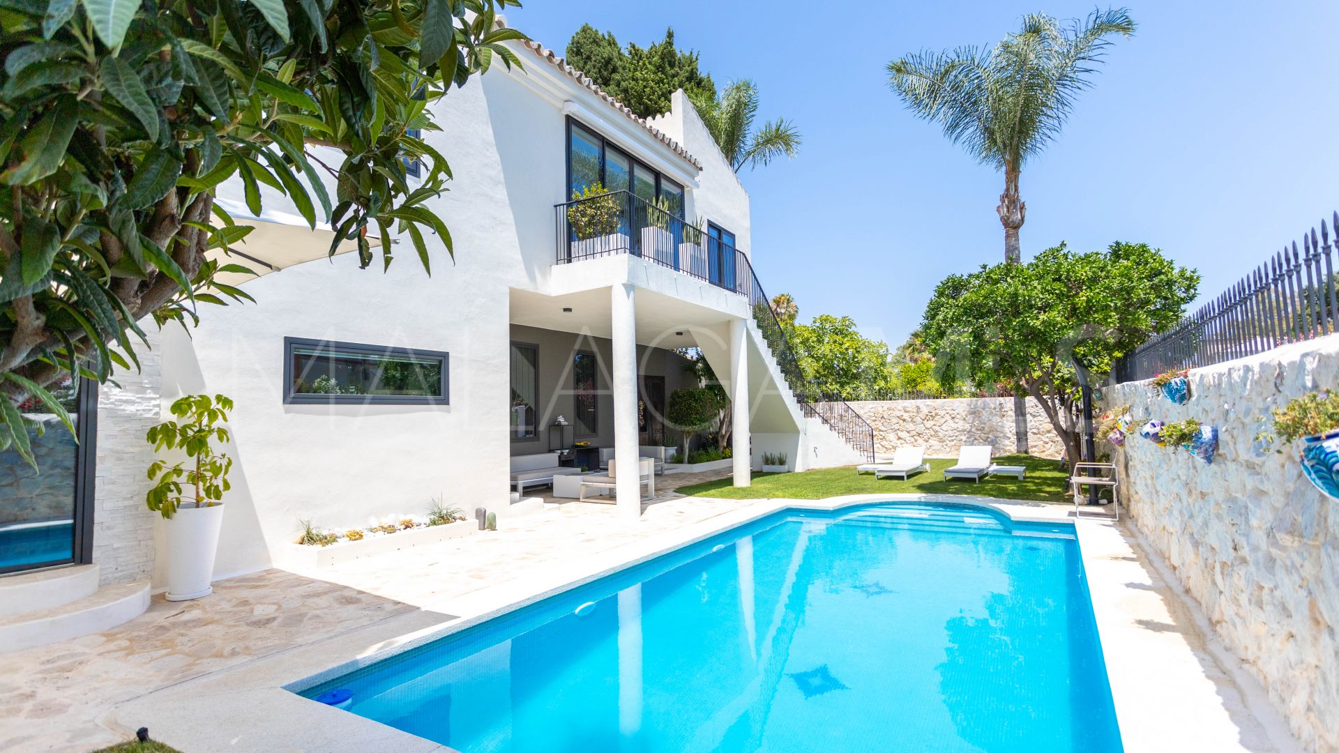 Villa for sale in El Paraiso