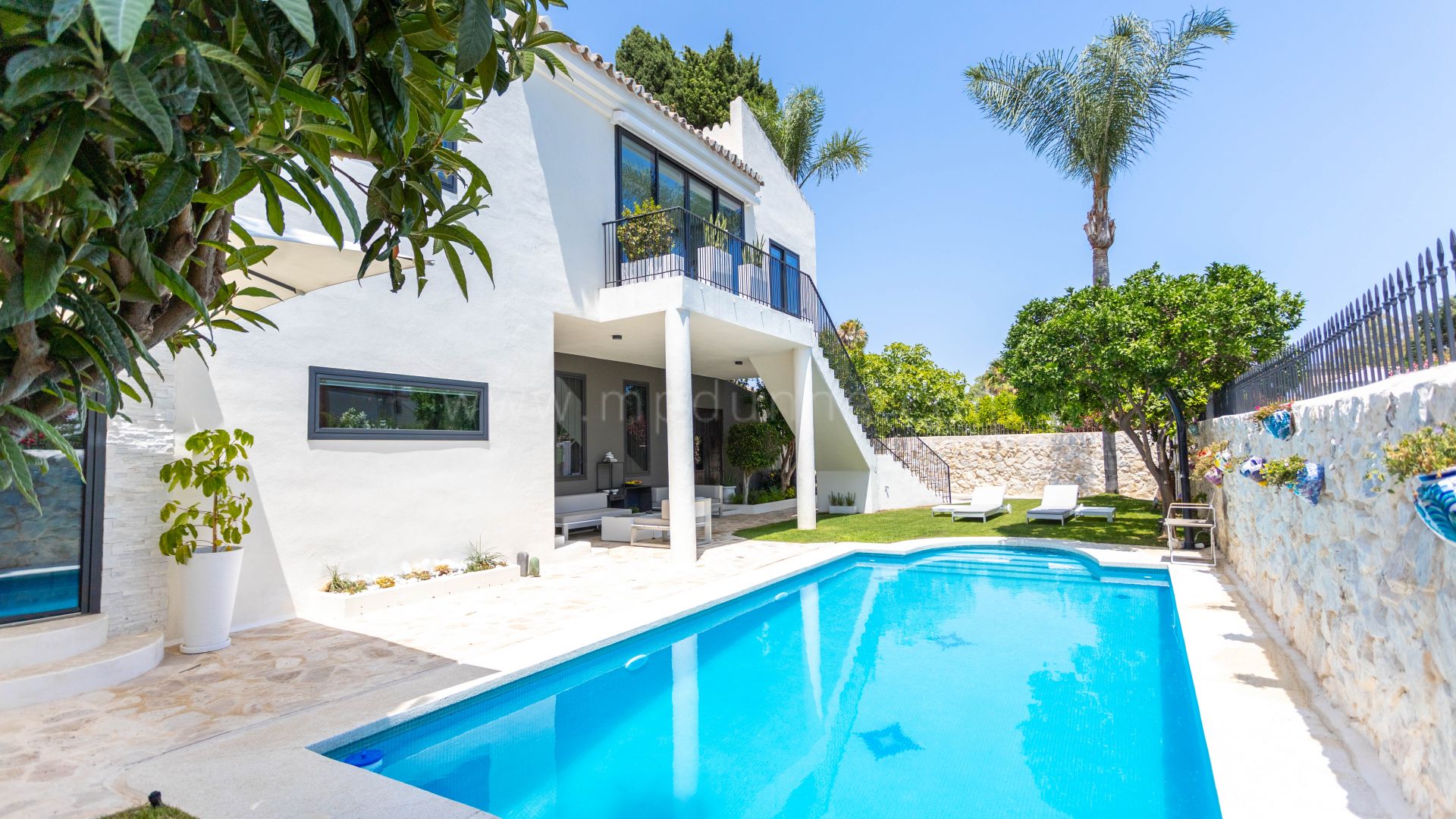 Modern Beachside Villa in El Paraiso Barronal, Marbella