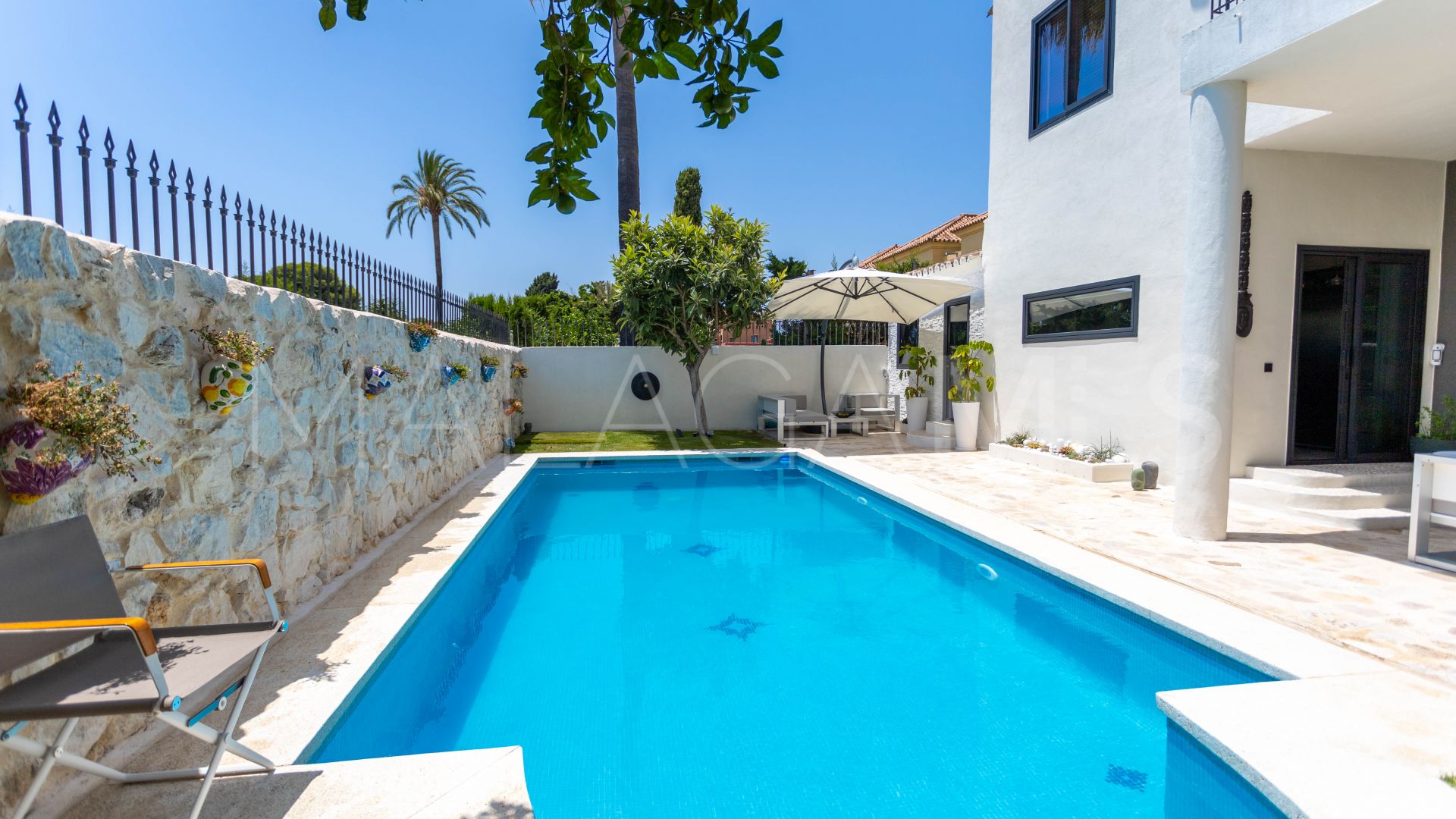 Villa for sale in El Paraiso