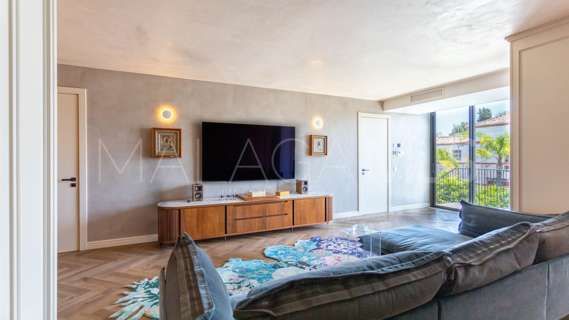 Villa for sale in El Paraiso