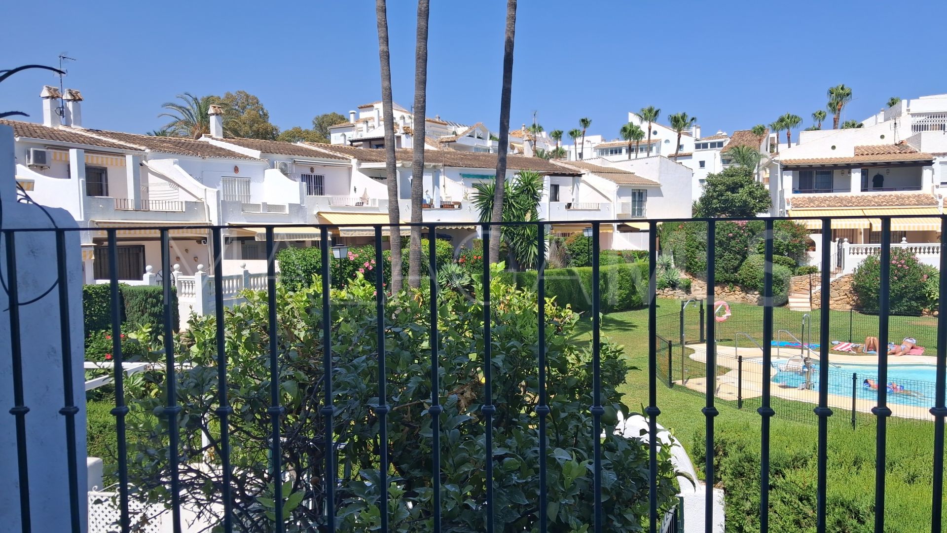 Adosado for sale in El Paraiso with 3 bedrooms