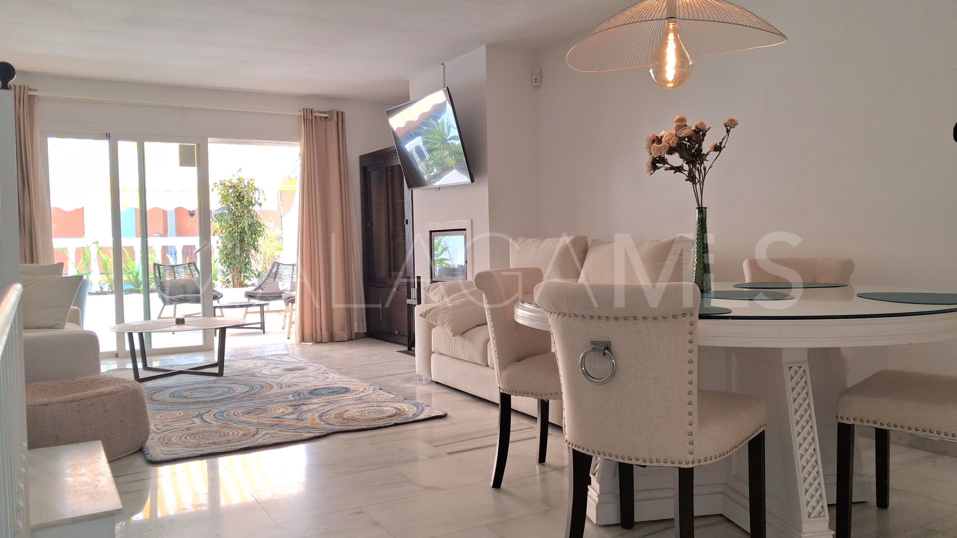 Adosado for sale in El Paraiso with 3 bedrooms