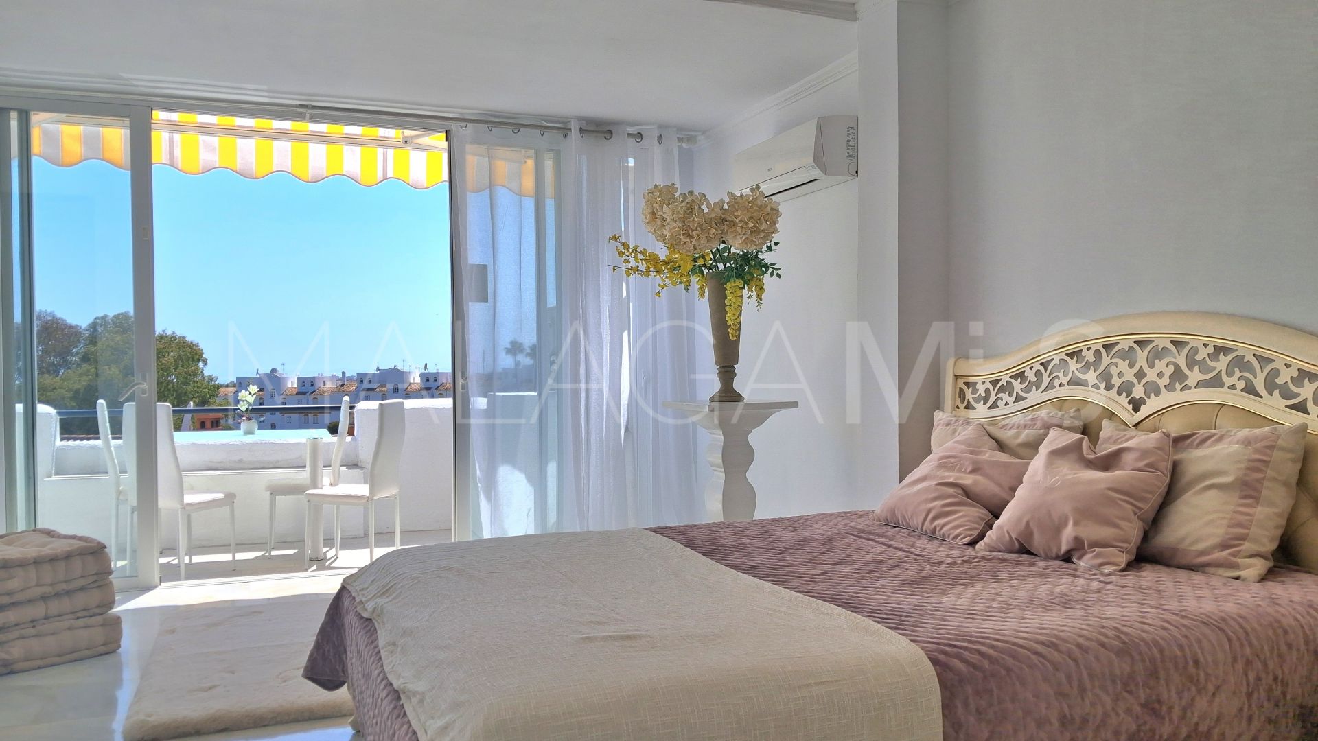 Adosado for sale in El Paraiso with 3 bedrooms