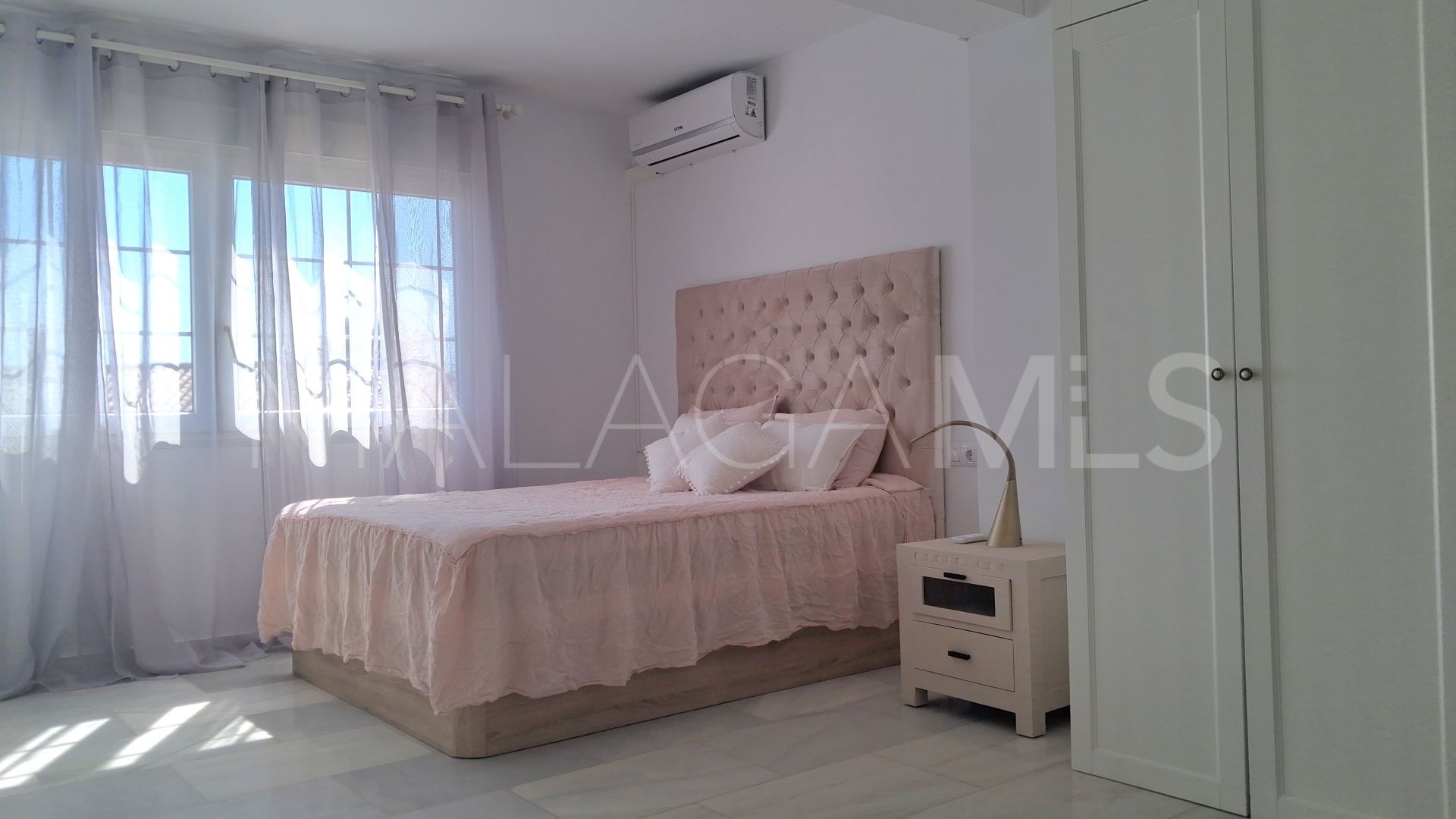 Adosado for sale in El Paraiso with 3 bedrooms