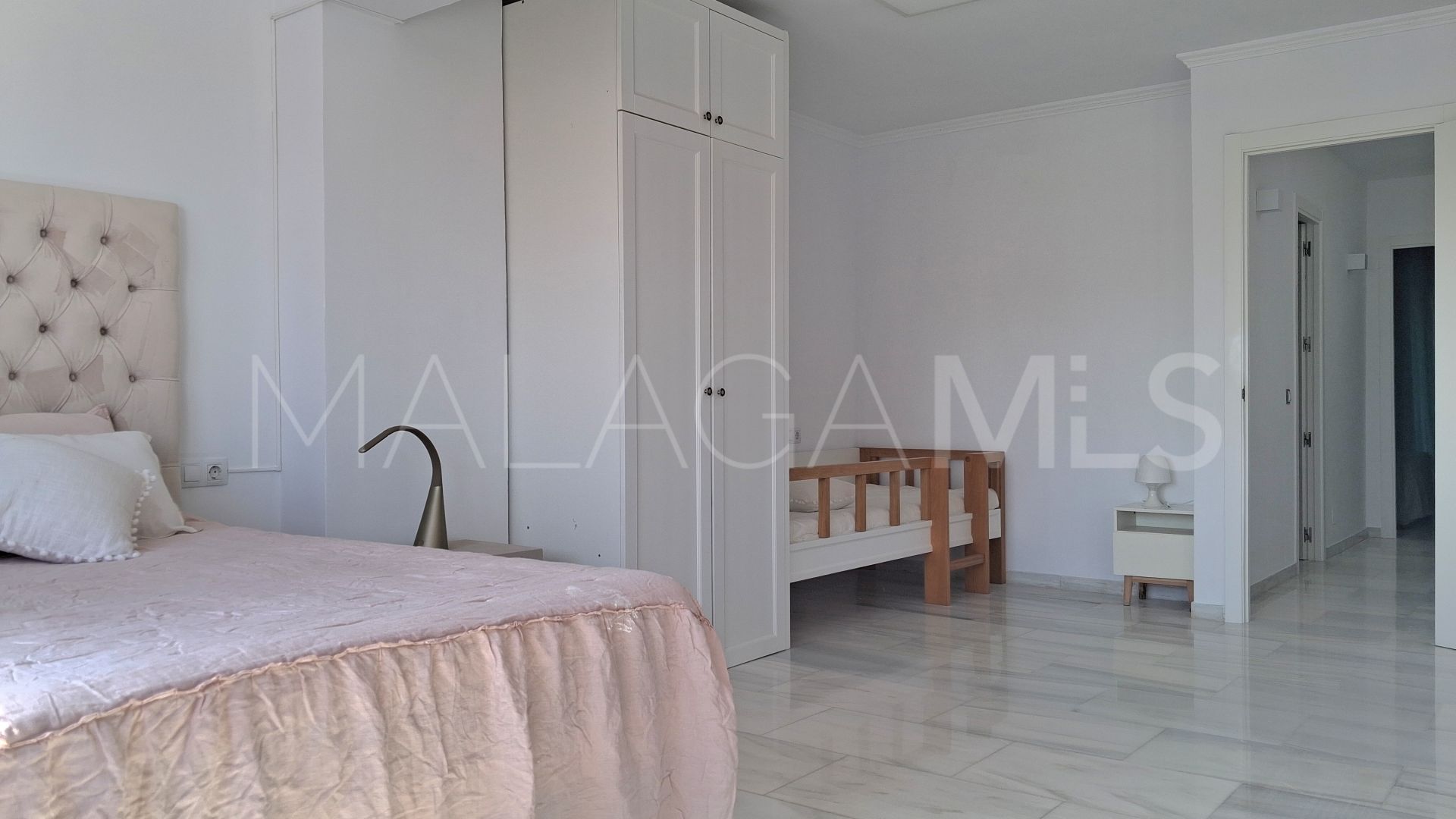 Adosado for sale in El Paraiso with 3 bedrooms