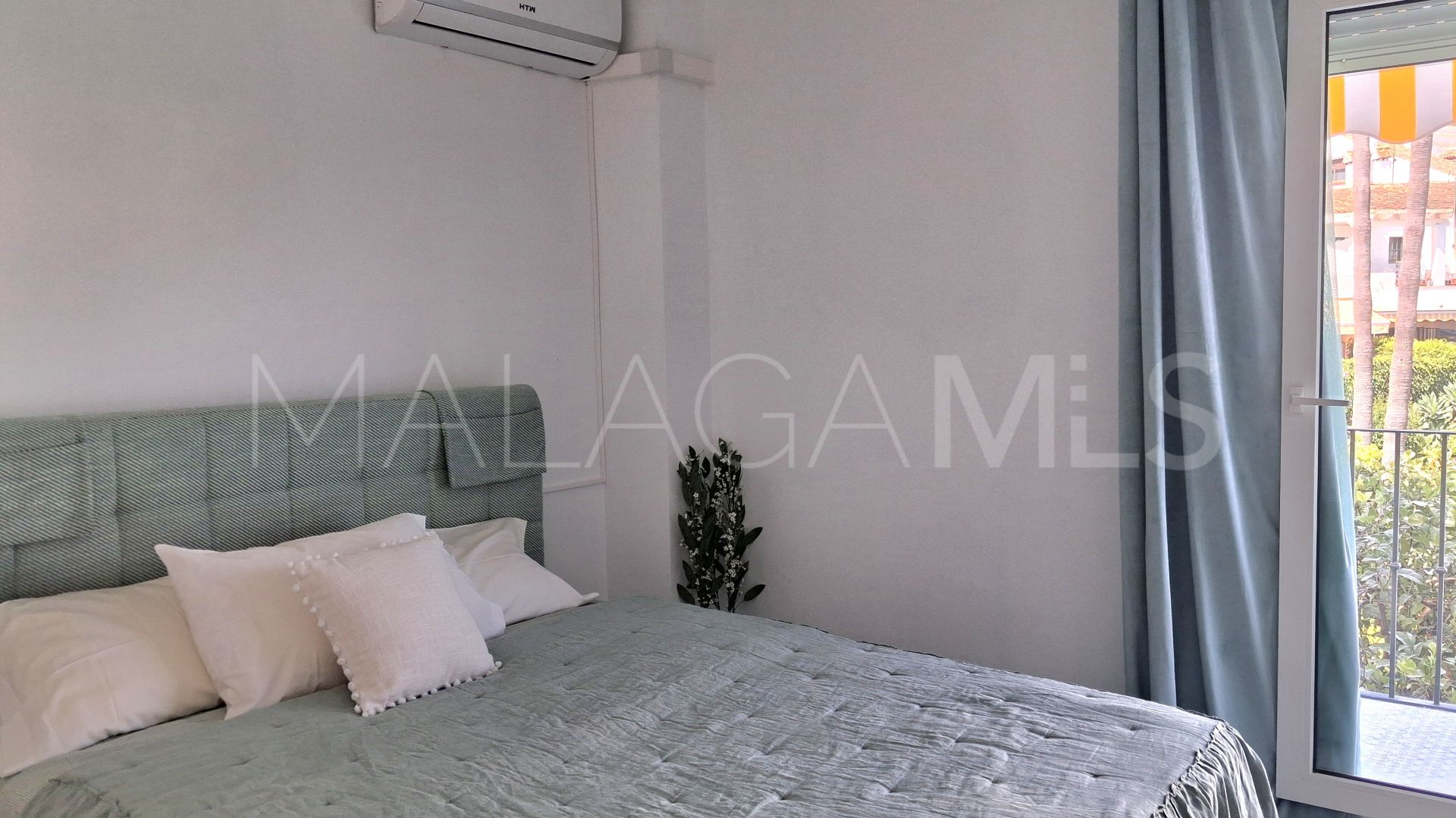 Adosado for sale in El Paraiso with 3 bedrooms