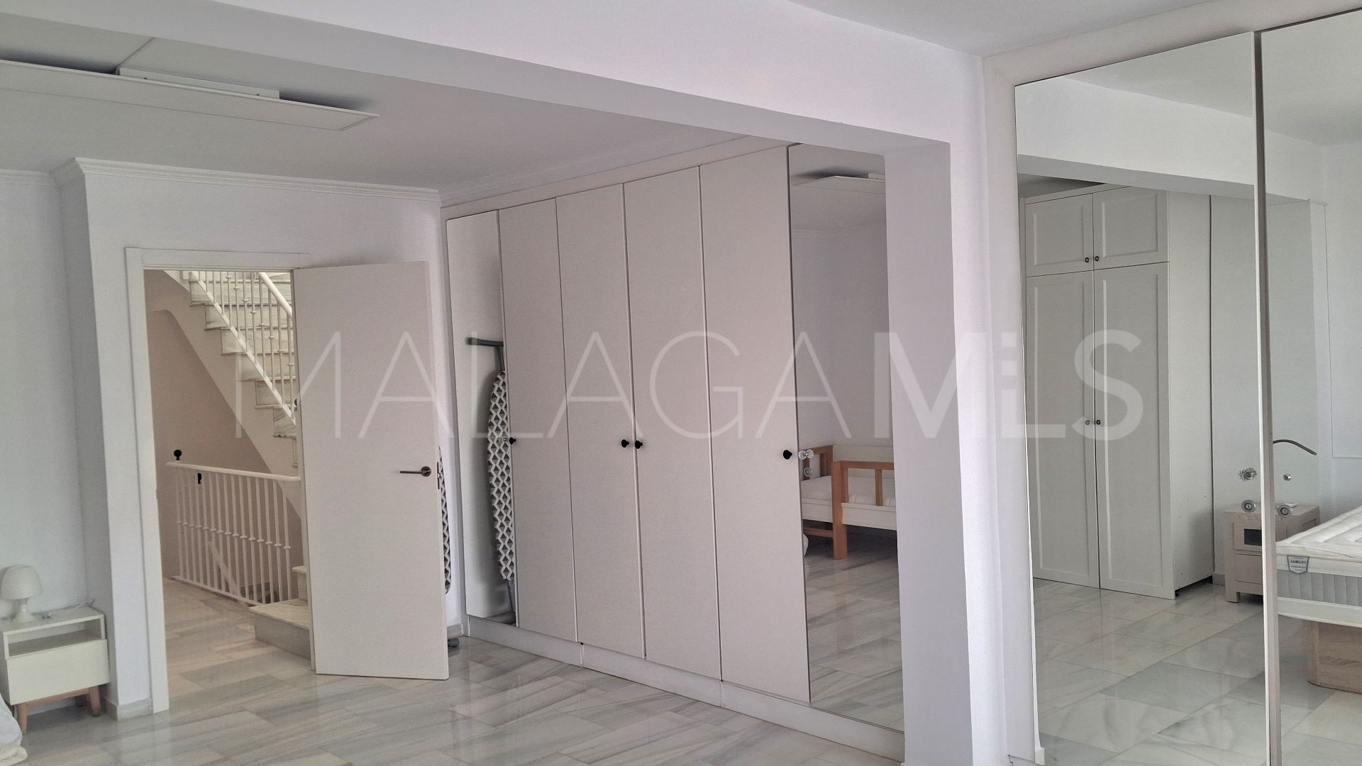 Adosado for sale in El Paraiso with 3 bedrooms