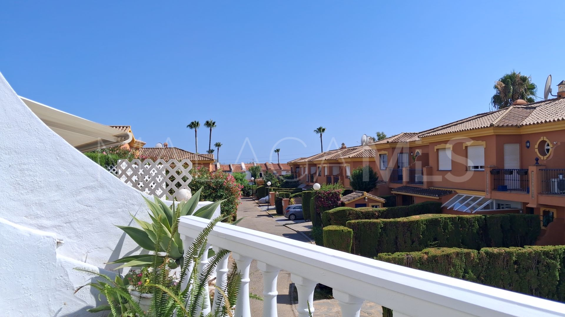 Adosado for sale in El Paraiso with 3 bedrooms
