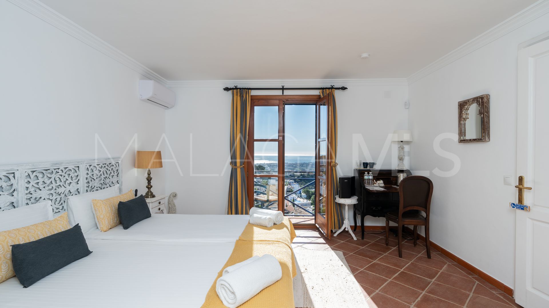 El Madroñal villa for sale