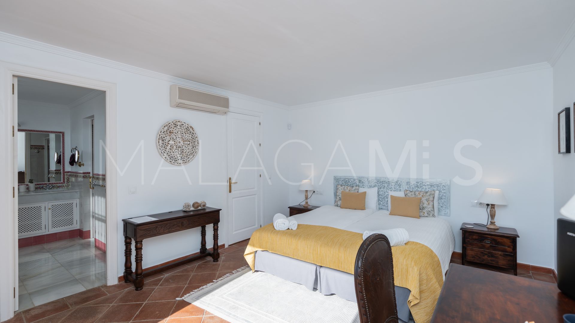 El Madroñal villa for sale