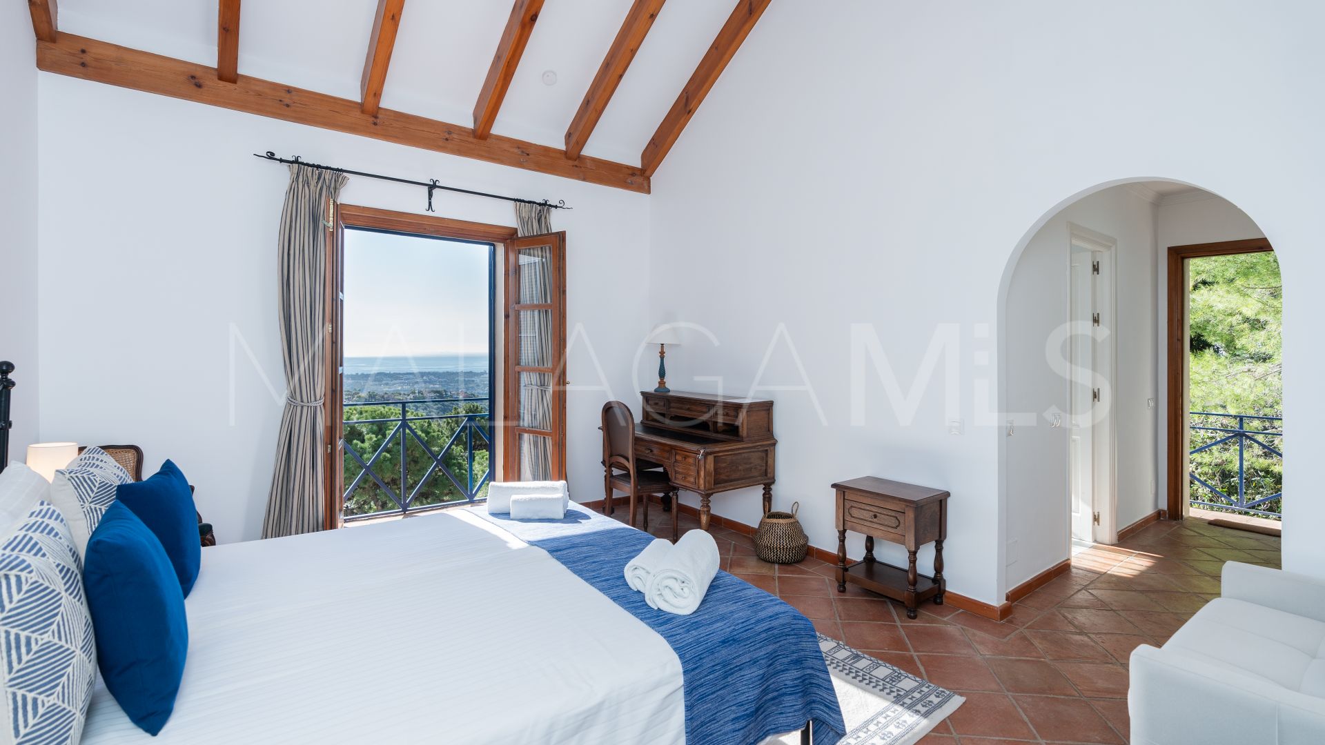 El Madroñal villa for sale