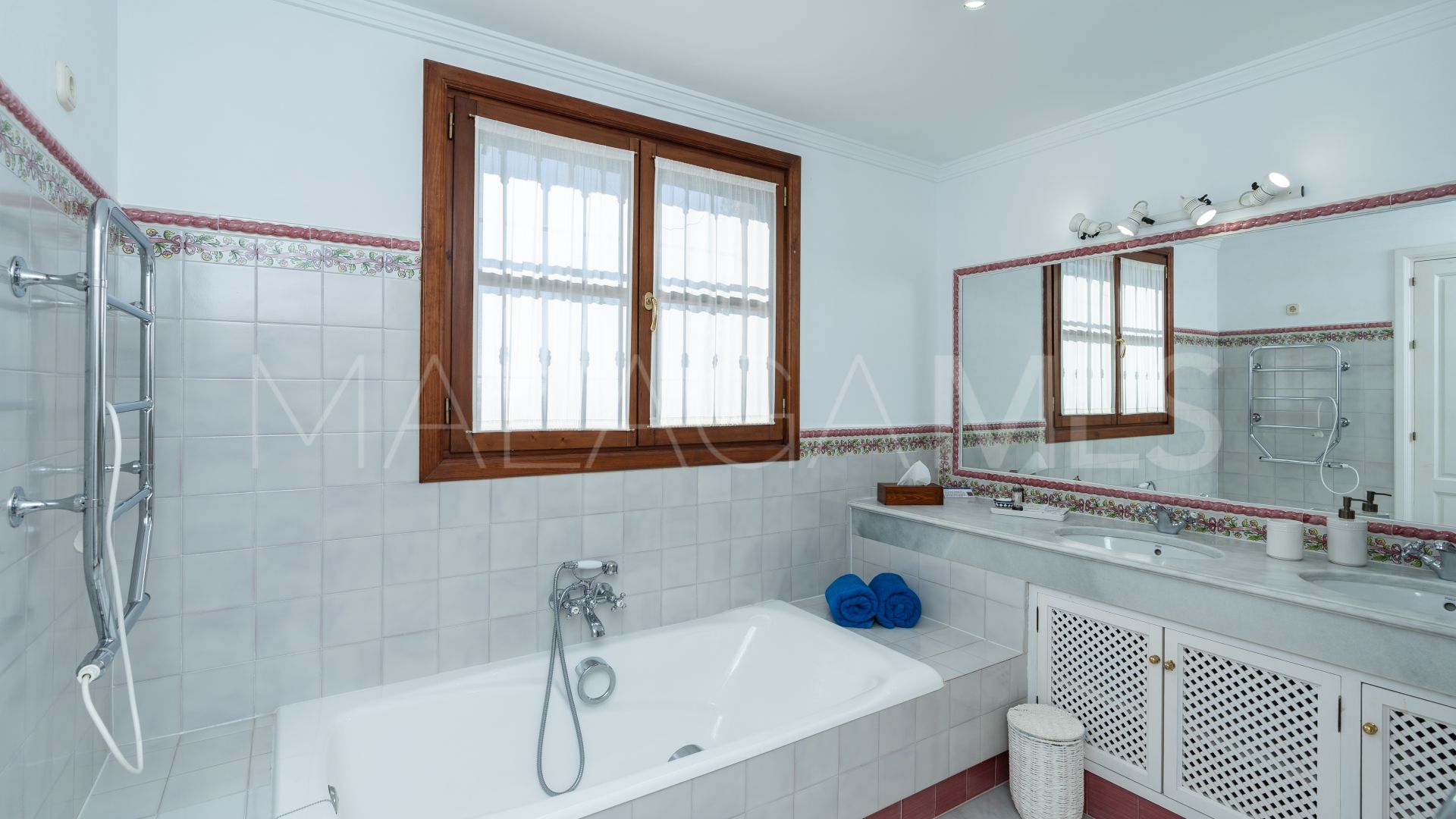 El Madroñal villa for sale