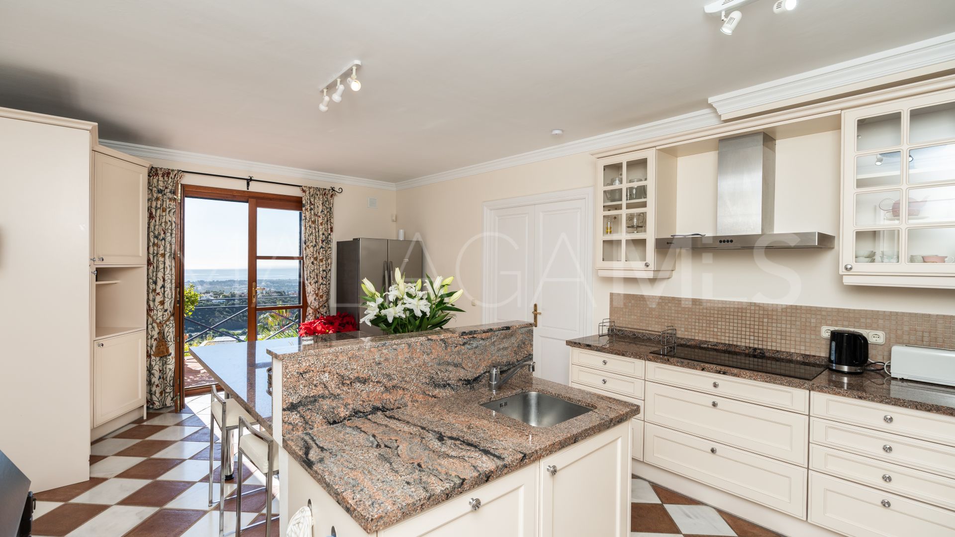 El Madroñal villa for sale